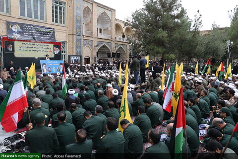 photos/Un grand rassemblement de séminaristes et d'habitants de Qom suite au martyre de Seyyed Hassan Nasrallah