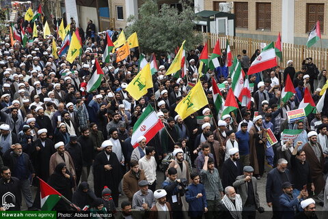 photos/Un grand rassemblement de séminaristes et d'habitants de Qom suite au martyre de Seyyed Hassan Nasrallah