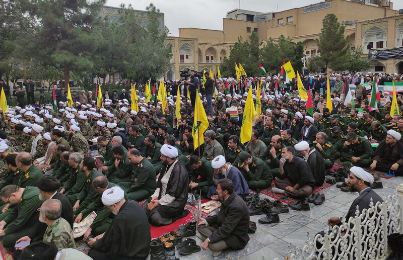 حوزه علمیه تا آخرین نفر و قطره خون پای مقاومت ایستاده است / روایتی متفاوت از عشق سید به ولی امر