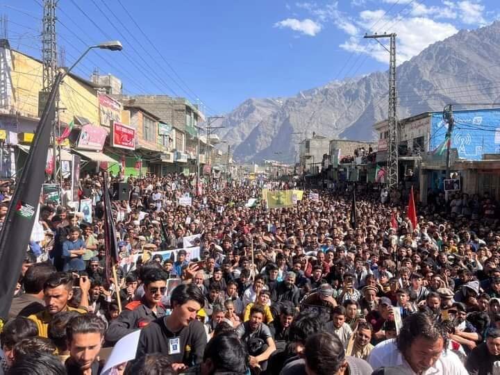 سید مقاومت کی شہادت پر بلتستان بھر میں احتجاج، سہ روزہ سوگ کا اعلان +تصاویر