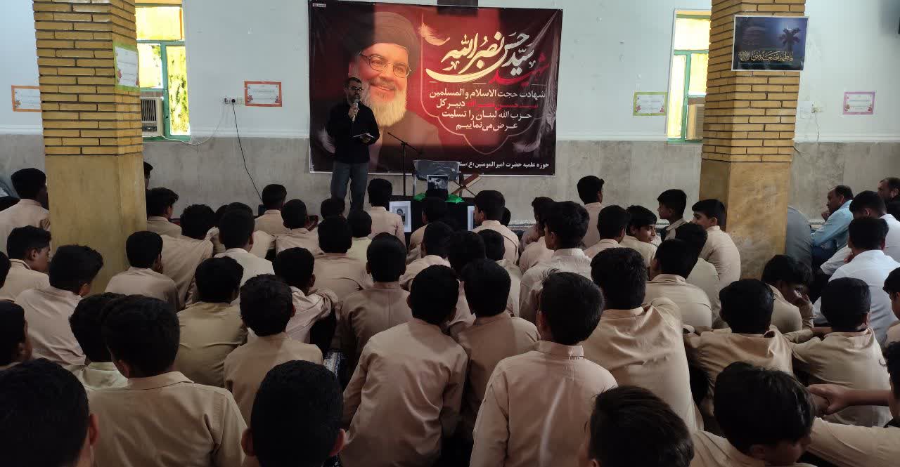 تجمع طلاب مدرسه علمیه حضرت امیرالمومنین (ع) سندرک در محکومیت شهادت دبیرکل حزبالله لبنان