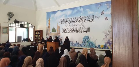 نشست مدیر جامعه الزهرا با طلاب معهد اندونزی