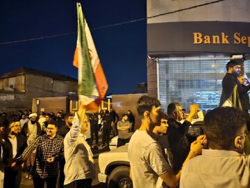 تصاویر/ شادی مردم نقده  در پی حمله موشکی سپاه سرافراز به رژیم صهیونیستی