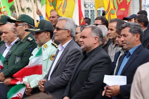 تصاویر/ تجمع مردمی در تکاب در حمایت از جبهه مقاومت  و  قدردانی از سپاه پاسداران انقلاب اسلامی