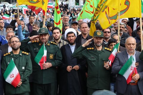 تصاویر/ تجمع مردمی در تکاب در حمایت از جبهه مقاومت  و  قدردانی از سپاه پاسداران انقلاب اسلامی