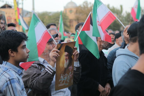 تصاویر/تجمع مردمی در لبیک به فرمان جهاد امام خامنه‌ای(حفظه الله) و خونخواهی شهادت سیدحسن‌نصرالله