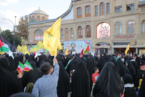 تصاویر/تجمع مردمی در لبیک به فرمان جهاد امام خامنه‌ای(حفظه الله) و خونخواهی شهادت سیدحسن‌نصرالله