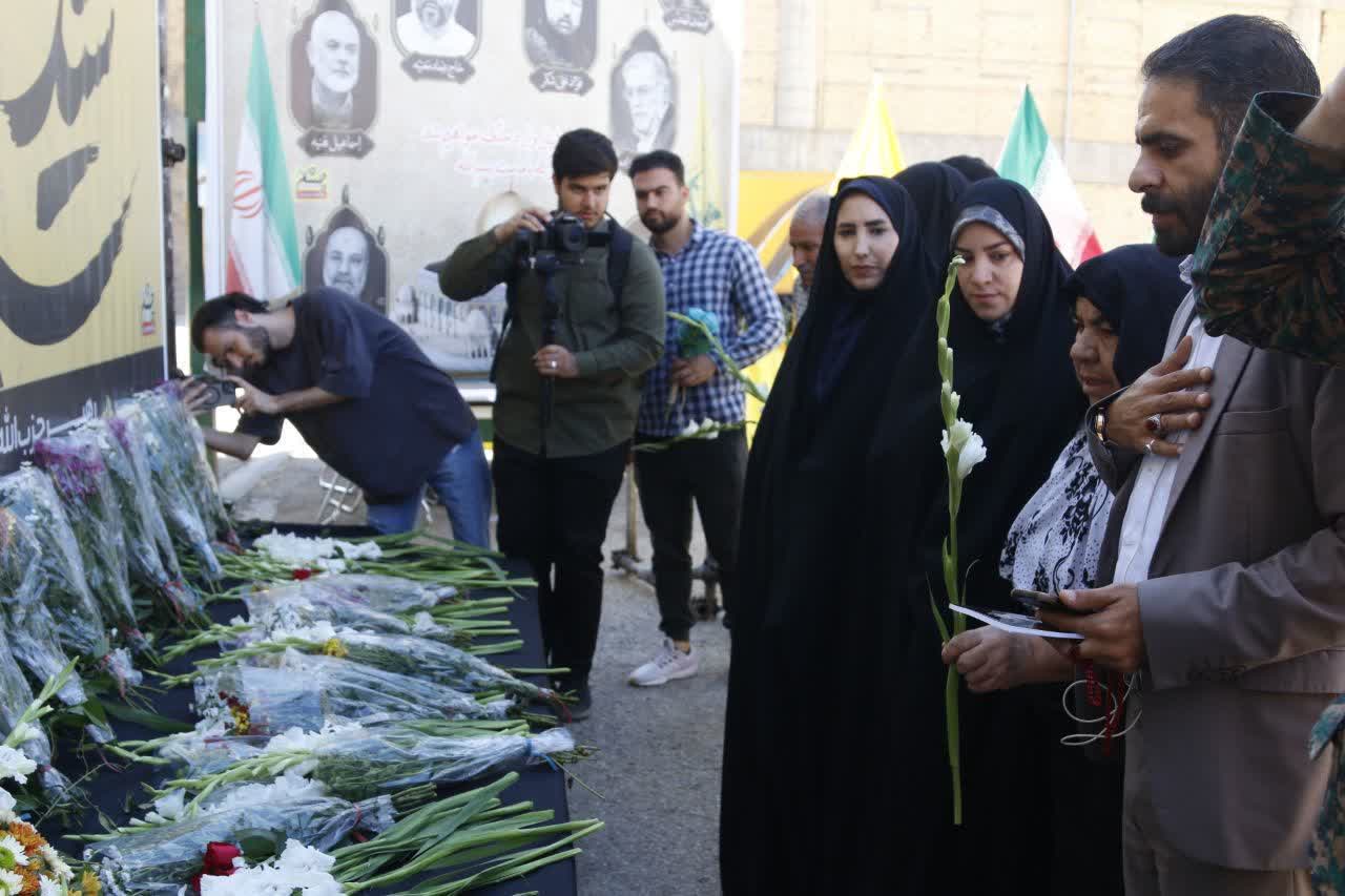 تصاویر / برپایی ایستگاه فرهنگی هنری در نماز جمعه خرم آباد