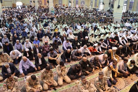 تصاویر/اقامه نماز وحدت‌بخش و دشمن‌شکن جمعه به امامت حجت الاسلام والمسلمین کریمی تبار در ایلام