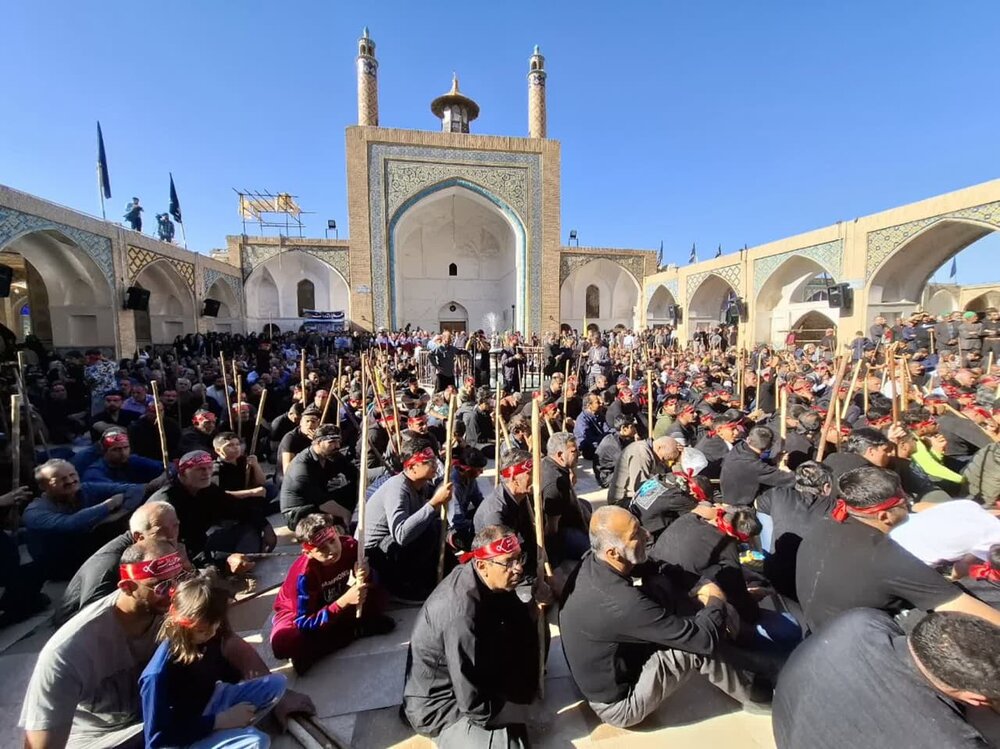 مراسم سنتی مذهبی قالیشویان فین در مشهد اردهال برگزار شد