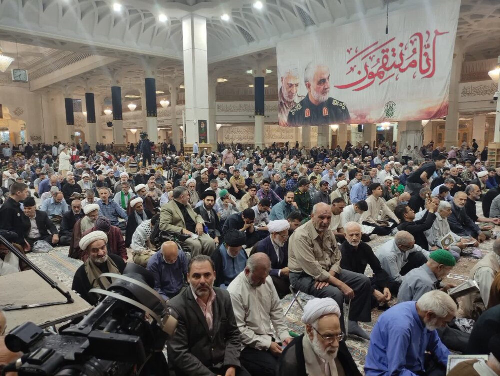 بزرگداشت سید مقاومت در قم به میزبانی سیّدنا القائد / لبیک قمی ها به دعوت ولی امر + فیلم و عکس
