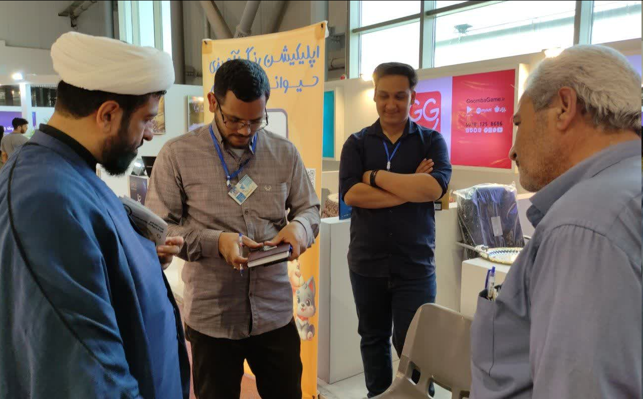 بازدید معاون تهذیب و تربیت حوزه علمیه اصفهان از نمایشگاه فننما+عکس