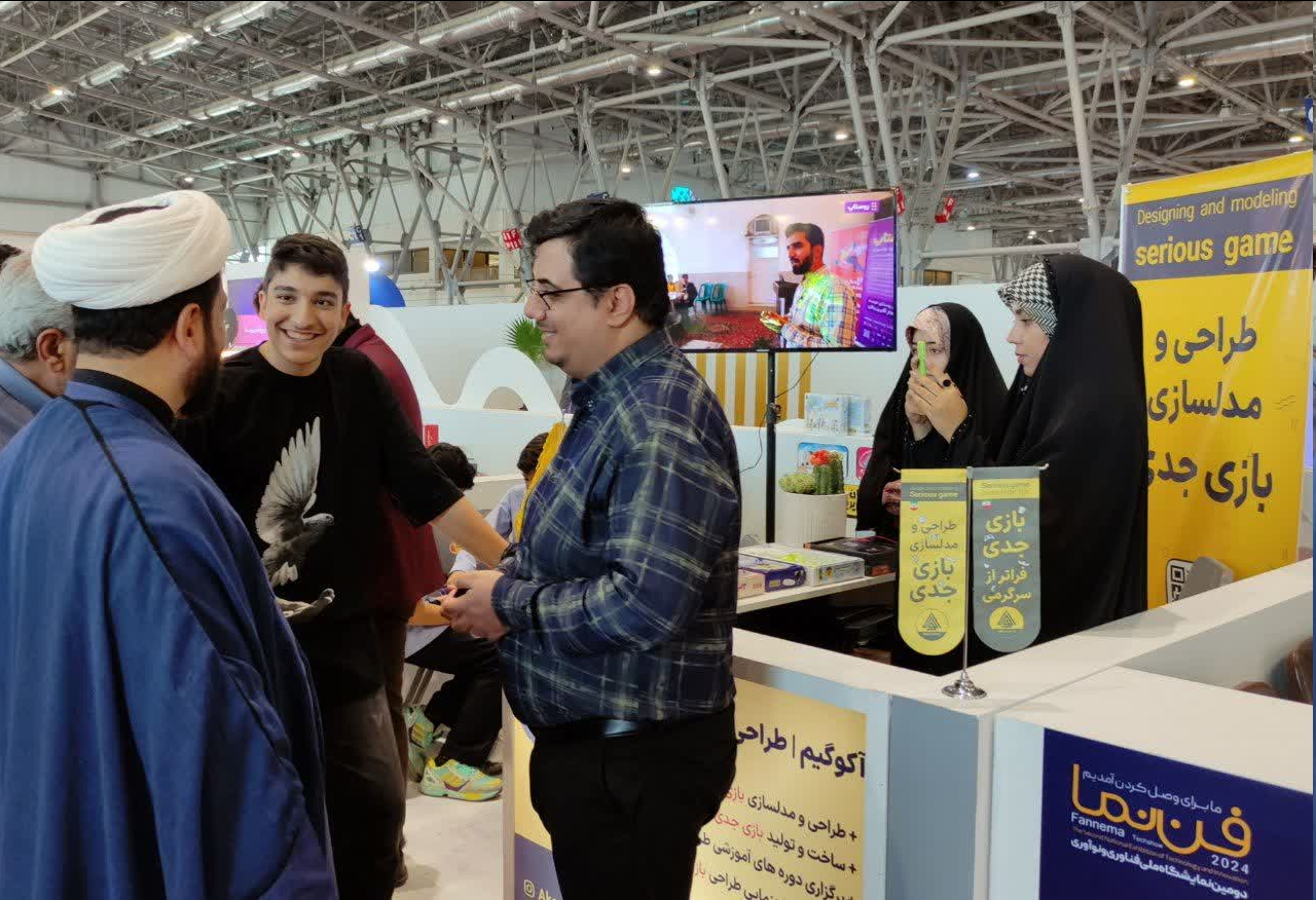 بازدید معاون تهذیب و تربیت حوزه علمیه اصفهان از نمایشگاه فننما+عکس