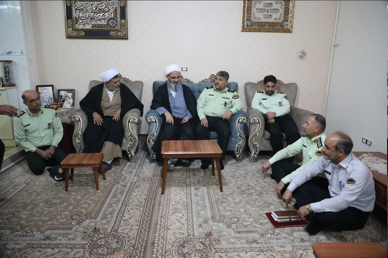 دیدار نماینده ولیفقیه در استان سمنان با بازنشستگان و از افسران فراجا+عکس