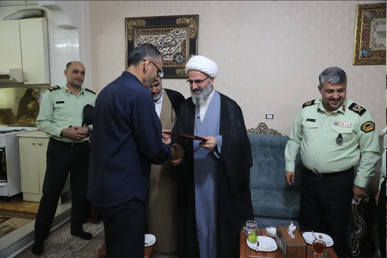 دیدار نماینده ولیفقیه در استان سمنان با بازنشستگان و از افسران فراجا+عکس