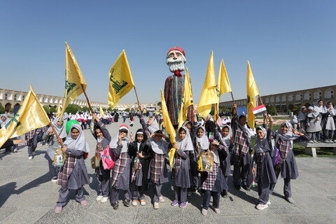 تجمع کودکان اصفهانی در حمایت از کودکان غزه و جبهه مقاومت