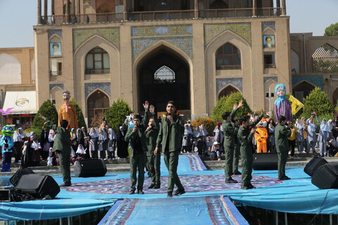 تجمع کودکان اصفهانی در حمایت از کودکان غزه و جبهه مقاومت