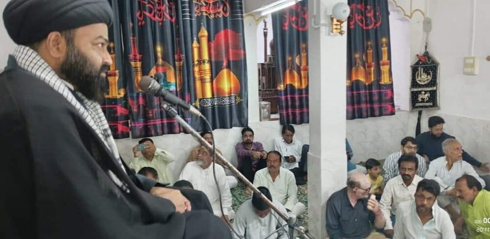 इमाम की मोहब्बत और खुदा पर भरोसा ही असली रास्ता है। मौलाना नामदार अब्बास इमाम की मोहब्बत और खुदा पर भरोसा ही असली रास्ता है। मौलाना नामदार अब्बास