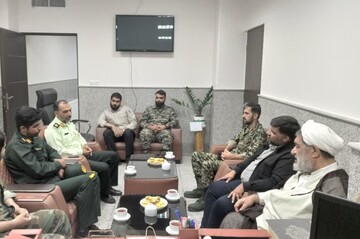 خداقوت اعضای حوزه مقاومت بسیج شهید بهشتی به کارکنان کلانتری ۱۶ شهرک قدس