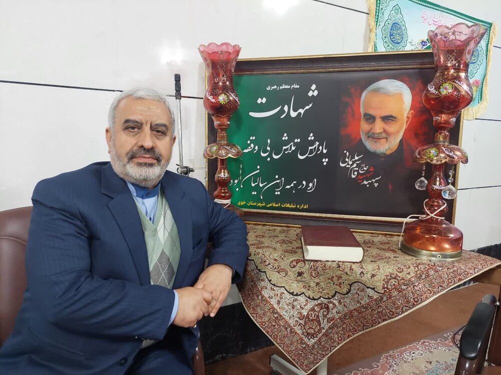 شعر در طول تاریخ مهمترین ابزار برای روشنگری حق و باطل بوده است