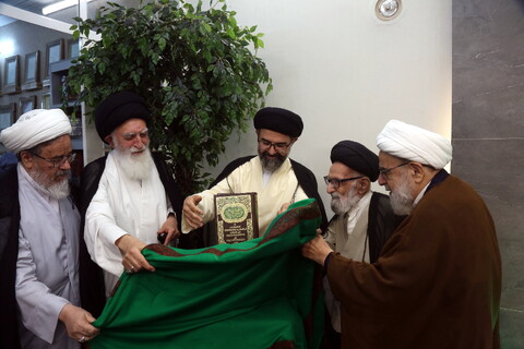 تصاویر/ آیین رونمایی از کتاب (کلمات سید العرب أبی الحسن علی بن ابی طالب علیه السلام)