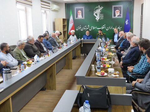 تصاویر/ نشست جمعی از ذاکرین و مادحین اهل بیت علیهم السلام شهرستان خوی با مسئول بسیج مداحان کشور