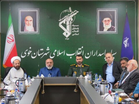 تصاویر/ نشست جمعی از ذاکرین و مادحین اهل بیت علیهم السلام شهرستان خوی با مسئول بسیج مداحان کشور