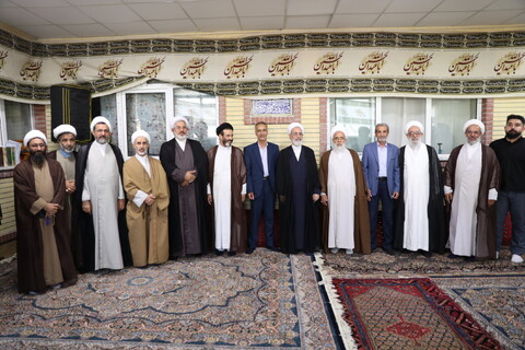 آية الله أعرافي يزور منزل شهيد المحراب آية الله أشرفي الأصفهاني في مدینة كرمانشاه