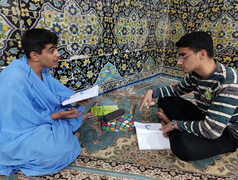 تصاویر/ مباحثه طلاب مدرسه امام خمینی (ره) کاشان