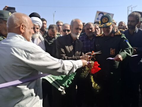 تصاویر/راه اندازی اولین نیروگاه ۵۰۰کیلوواتی خورشیدی تجمیعی حمایتی بسیج سازندگی کل کشور در آران وبیدگل