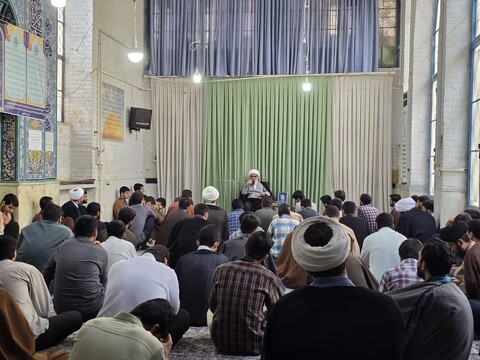 تصاویر/ درس اخلاق امام جمعه بوشهر برای طلاب قمی