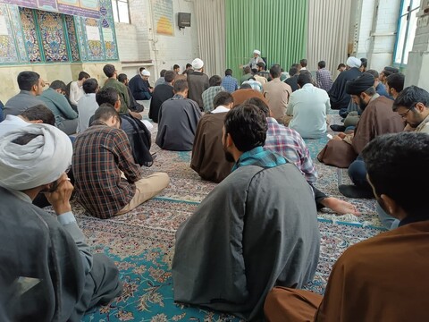 تصاویر/ درس اخلاق امام جمعه بوشهر برای طلاب قمی