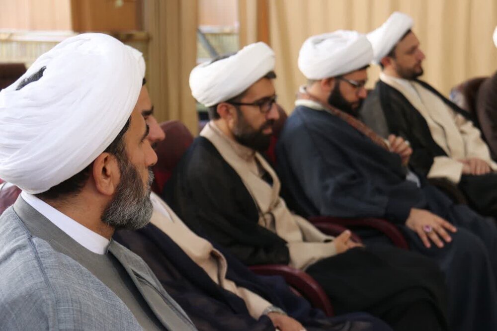 دیدار مسئولین و روحانیون عقیدتی سیاسی نیروی انتظامی با مدیر کل تبلیغات اسلامی