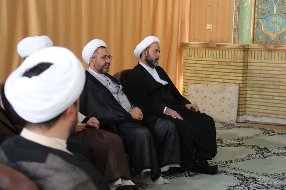 دیدار مسئولین و روحانیون عقیدتی سیاسی نیروی انتظامی با مدیر کل تبلیغات اسلامی