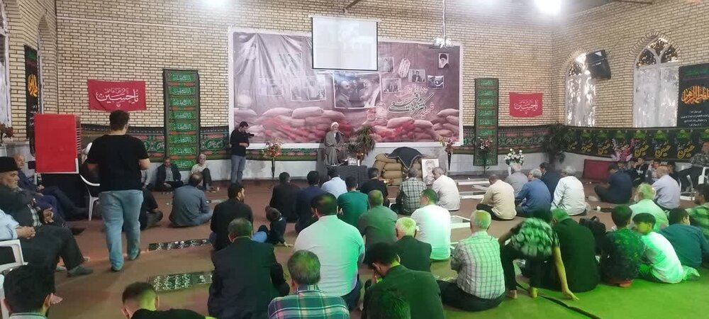 شهدا پرچمداران راستین عرصههای عشق و معرفت هستند