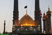 photos/Agitant le drapeau de deuil sur le dôme du sanctuaire de Hazrat Fatima Masoumeh