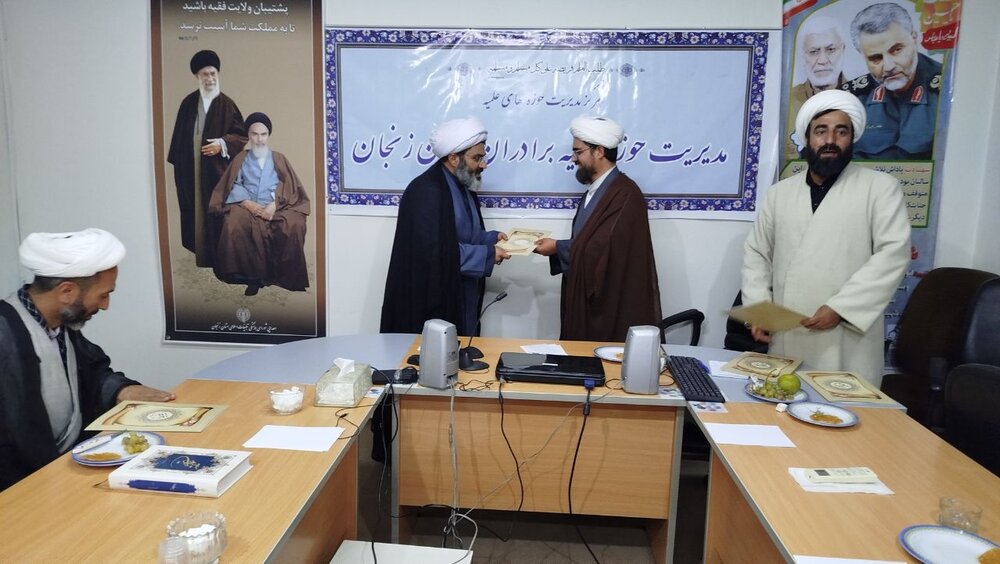 تجلیل از عوامل دوره میثاق زنجان تجلیل از عوامل دوره میثاق زنجان