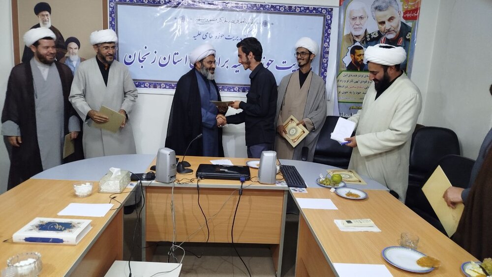 تجلیل از عوامل دوره میثاق زنجان تجلیل از عوامل دوره میثاق زنجان