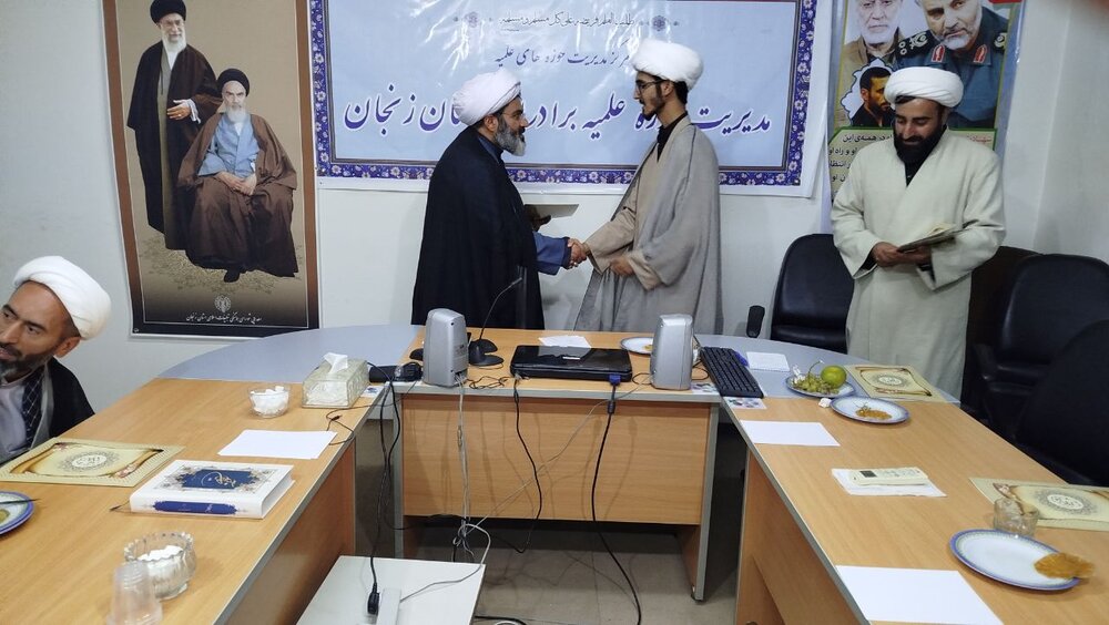 تجلیل از عوامل دوره میثاق زنجان تجلیل از عوامل دوره میثاق زنجان