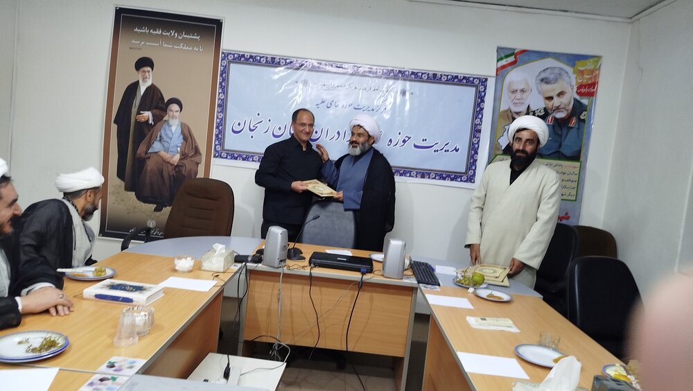 تجلیل از عوامل دوره میثاق زنجان تجلیل از عوامل دوره میثاق زنجان