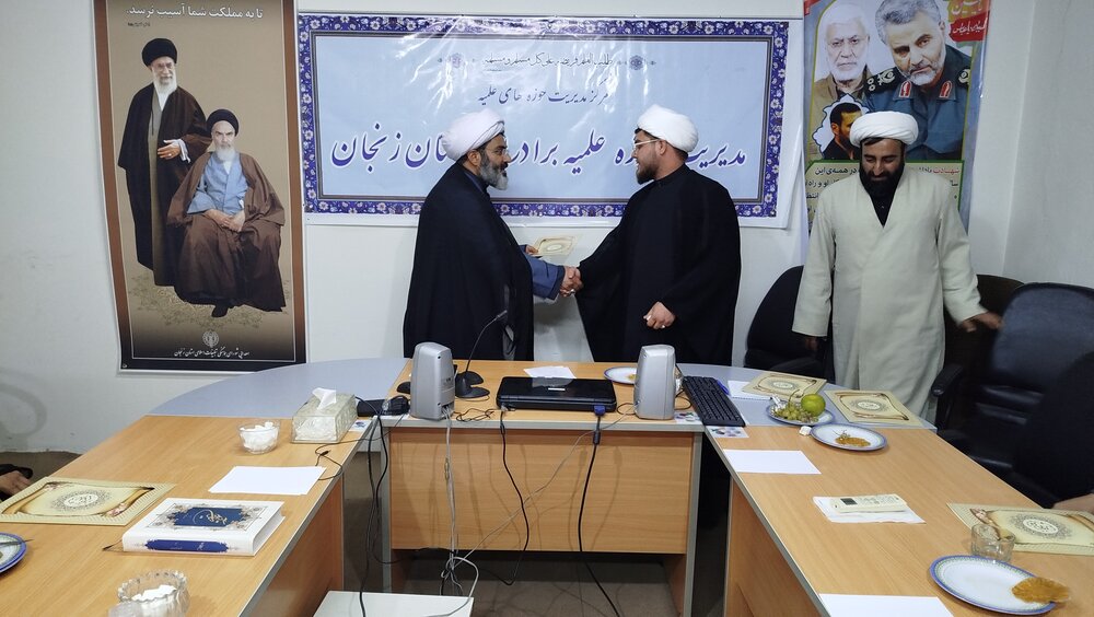 تجلیل از عوامل دوره میثاق زنجان تجلیل از عوامل دوره میثاق زنجان