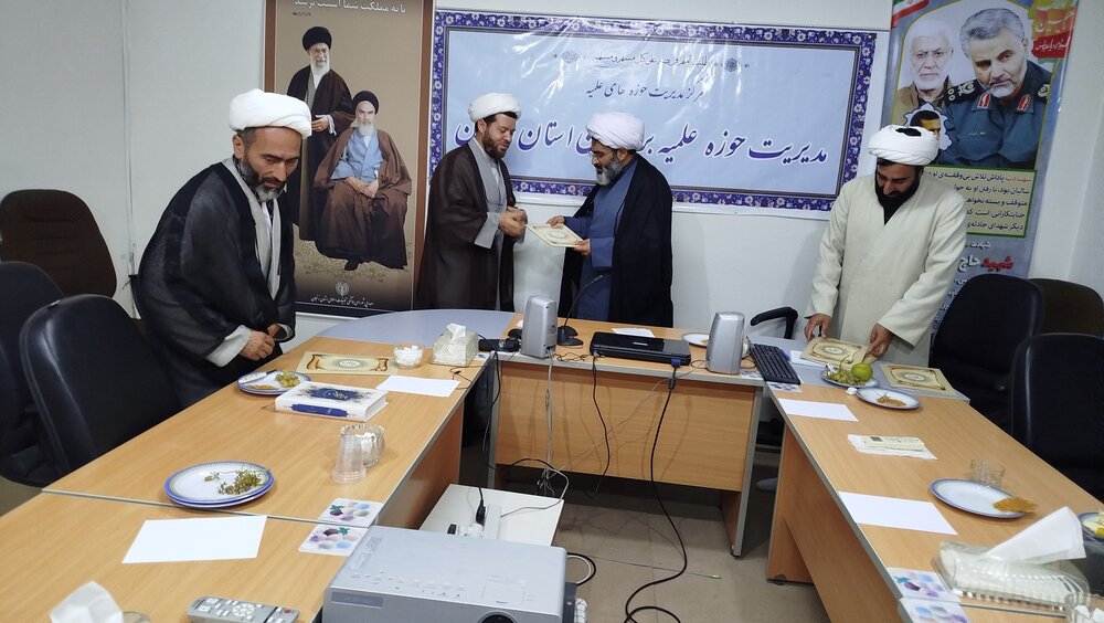 تجلیل از عوامل دوره میثاق زنجان تجلیل از عوامل دوره میثاق زنجان