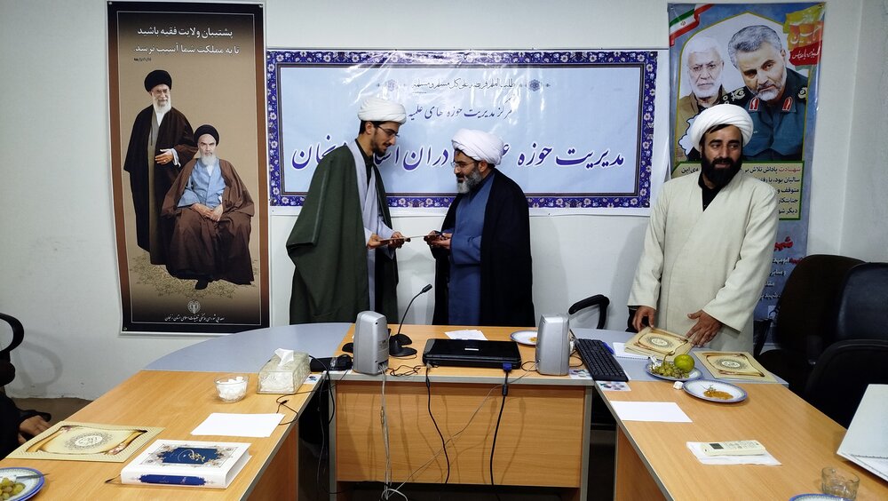 تجلیل از عوامل دوره میثاق زنجان تجلیل از عوامل دوره میثاق زنجان