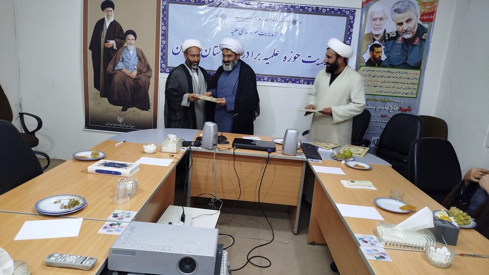 تجلیل از عوامل دوره میثاق زنجان تجلیل از عوامل دوره میثاق زنجان