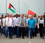 Accompagnement du président cubain avec des manifestants pro-palestiniens