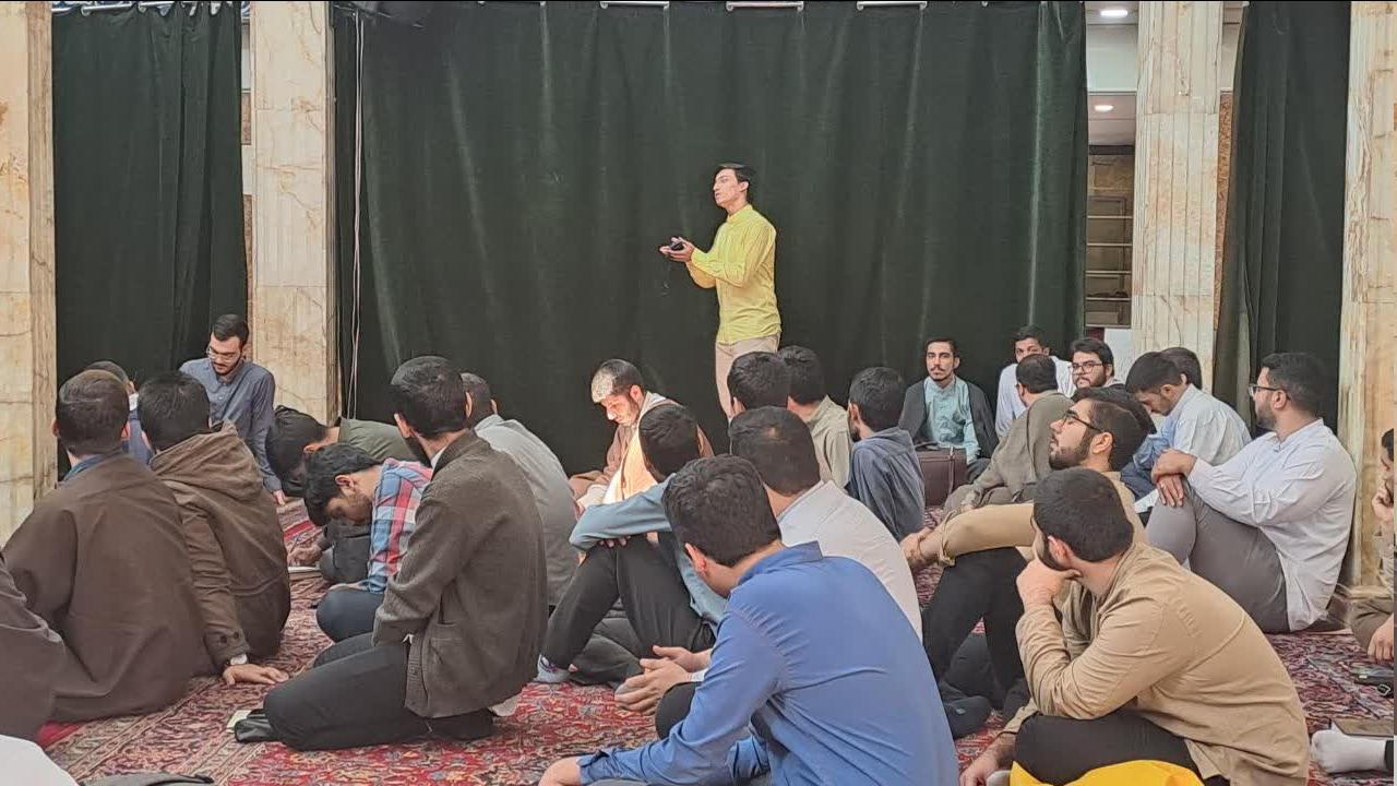 مدیر حوزه علمیه تهران پای صحبت طلاب مدرسه علمیه آیتالله مجتهدی (ره) + عکس