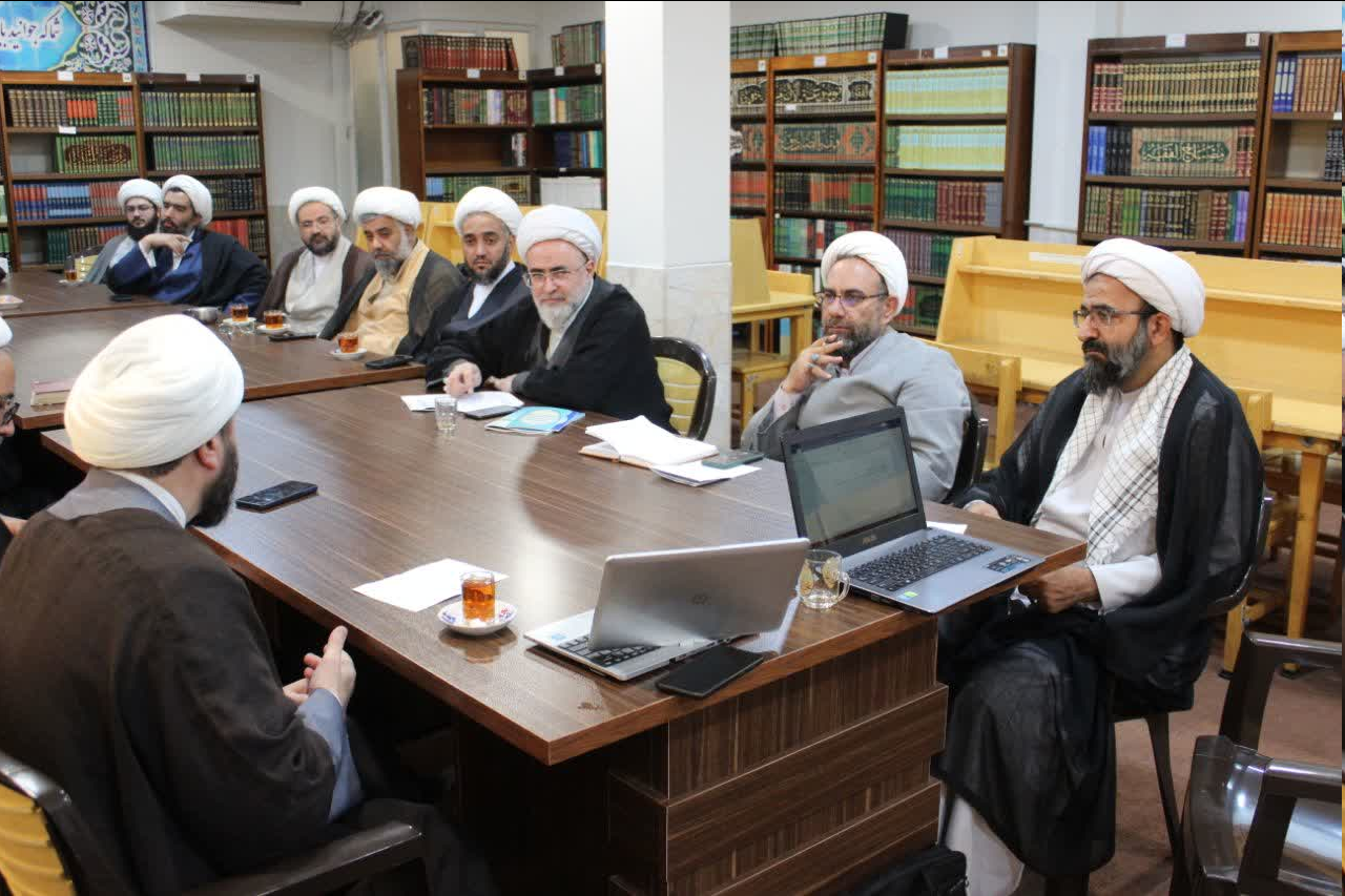 مدیر حوزه علمیه تهران پای صحبت طلاب مدرسه علمیه آیتالله مجتهدی (ره) + عکس