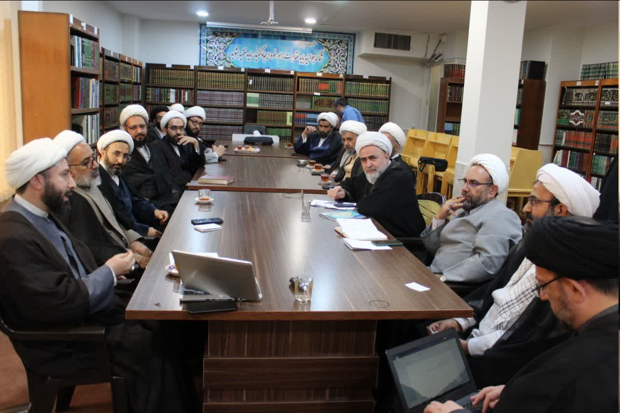 مدیر حوزه علمیه تهران پای صحبت طلاب مدرسه علمیه آیتالله مجتهدی (ره) + عکس