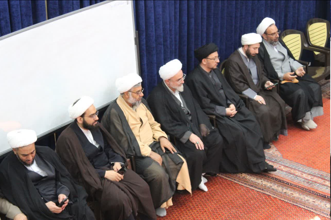 مدیر حوزه علمیه تهران پای صحبت طلاب مدرسه علمیه آیتالله مجتهدی (ره) + عکس