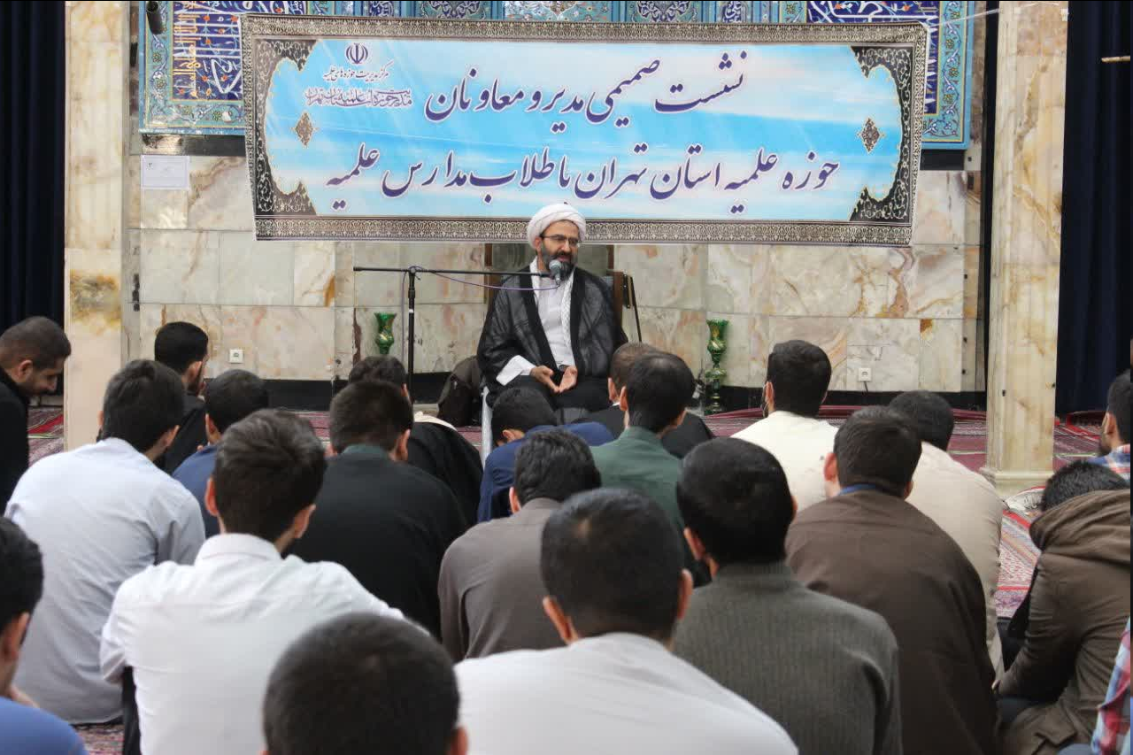 مدیر حوزه علمیه تهران پای صحبت طلاب مدرسه علمیه آیتالله مجتهدی (ره) + عکس